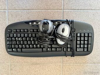 Klávesnice, myš a kamera.