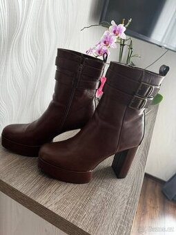 Tmavě hnědé boty na platformě - vel. 41