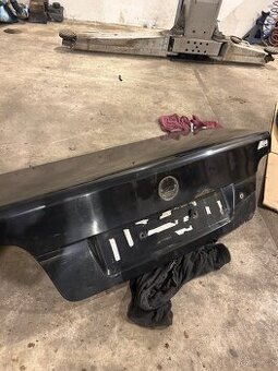 Bmw e39 sedan - zadní víko kufru