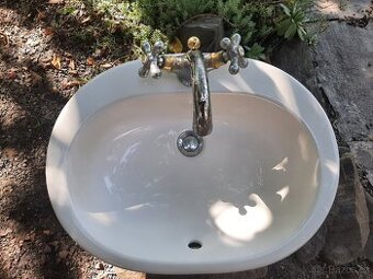 Keramické zápustné umyvadlo