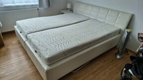 Prodám bílou dvoulůžkovou postel 180x200
