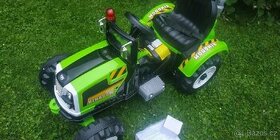 Nový elektrický traktor - velká kola
