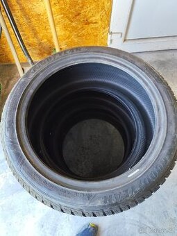 Goodyear 235/45 r18 - 1