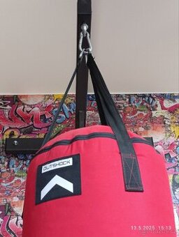 boxovaci pytel s držákem na zeď