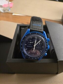 Hodinky Swatch x Omega Bioceramic Moonswatch - Mise na Neptu