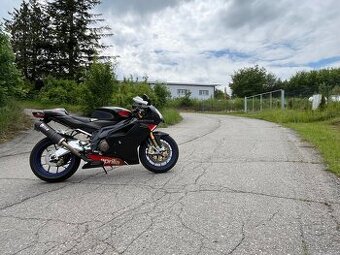 Aprilia RSV 1000r Factory