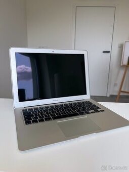 MacBook Air 13" (2017) - 256 GB, funkční, CZ klávesnice