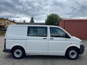 VW TRANSPORTER T5 1.9TDI 77KW 6 MÍST R.V.2004