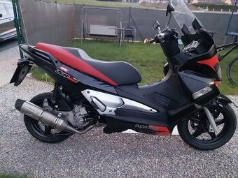 Aprilia sr max 300