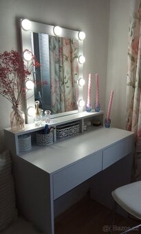 Toaletní kosmetický stůl-NOVÝ+zdarma židle+dárek