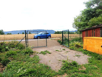 Krásná stavební parcela na prodej v klidném prostředí - 1