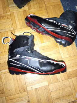 boty na běžky TecnoPro (vel. 44) SNS Pilot, stélka cca 28 cm