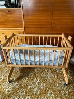 Dřevěná kolébka / malá postýlka pro miminko