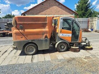 Zametací stroj chodníkový Bucher.