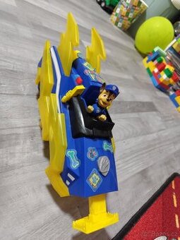 Tlapkova patrola auto