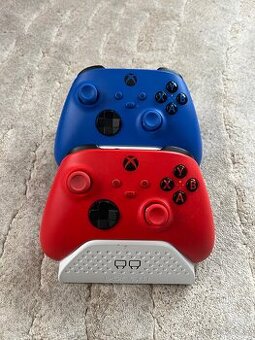 2x Xbox Wireless Controler + dokovací stanice