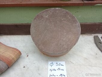 Válec z umělé hmoty