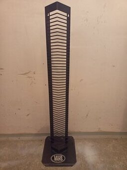 Kovový stojan na CD