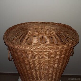 PRODÁM PROUTĚNÝ KOŠ NA PRÁDLO