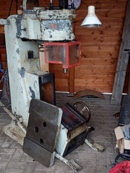 Sloupová vrtačka TOS, sukovník, TŘI VŘETENA