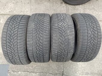 Pneu 235/45 R18 98V