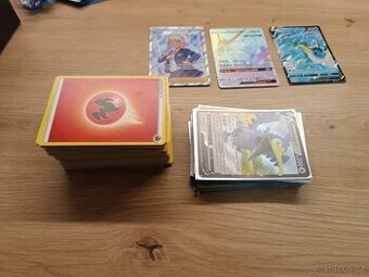 Pokémon karty cca 180 ks + GX, V, full art (Vaporeon V, Necr