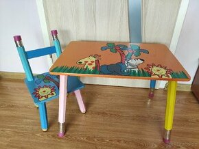 Dětský stolek a dvě židle