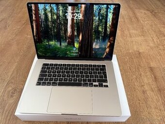 MacBook Air 15", čip M3, hvězdně bílý