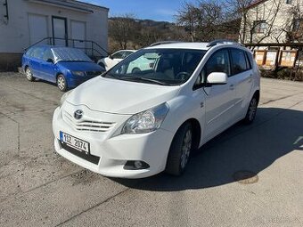 Toyota Verso 2,2 D-4D 110 KW r.v.2011 automat . - 1