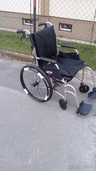 INVALIDNÍ VOZÍK-45CM-ODLEHČEN-Zadní brzdy-mohu zaslat po ČR