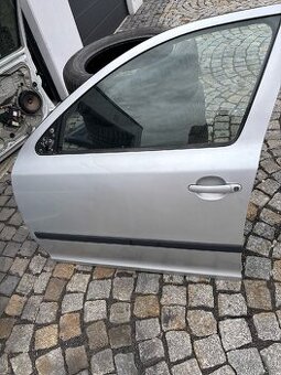 Škoda octavia 2- přední levé dveře