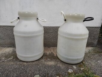 Prodám 2 plastové lahve 50l vhodné do lodi