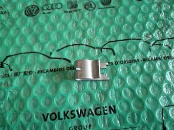 spona uchycení zadní zástěrky Škoda Felicia Pick Up 6U782184
