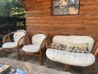 Ratanový nábytek – 2 křesla, menší sedačka a houpací křeslo
