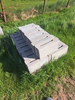 Zakrytova deska stavoblok