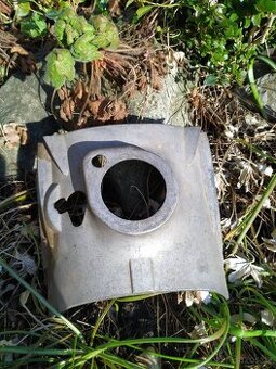 Kryt karburátoru panelka