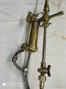 Stará starožitná historická pivní pípa pivo