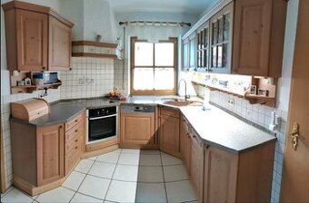 Kuchyňská linka se spotřebiči dovezena z Německa