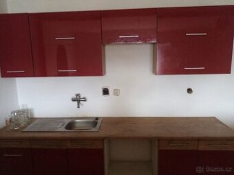 Kuchyňská linka + odkladaci pult (kuchyňský ostrůvek)