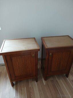 Starožitný nábytek.