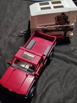Schleich Pick-up s koňským přívěsem