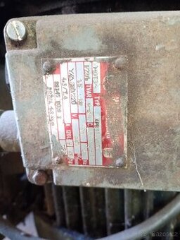 Motor s převodovkou