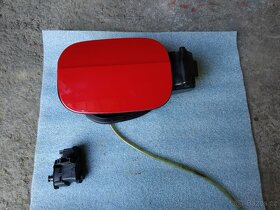 Škoda Octavia 3 2.0 TDI víčko nádrže + motorek