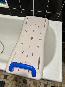 Sedátko sedačka na vanu z plastu.