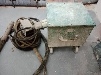 Silný vibrátor do betonu 400 W