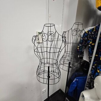 PRODAM- FIGURYNY NA OBLECENI