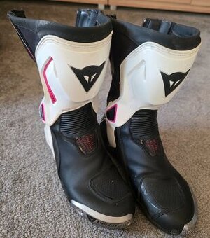 Prodám dámské motocyklové boty DAINESE Torque