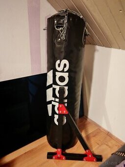 Boxovaci pytel adidas 27 kg se stojanem na zed zanovni