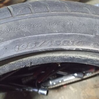 Prodám 2ks letní 195 45 16  hankook 6 mm