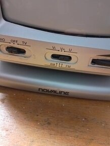 Stará přenosná televize s radiem